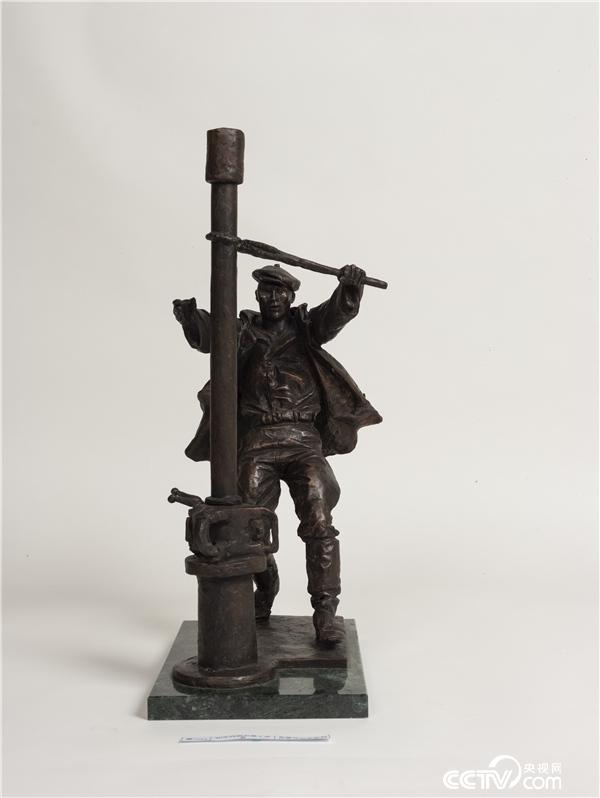 40年代的石油工作者  安德烈·卡瓦利丘克(俄罗斯)雕塑  33×22×52.