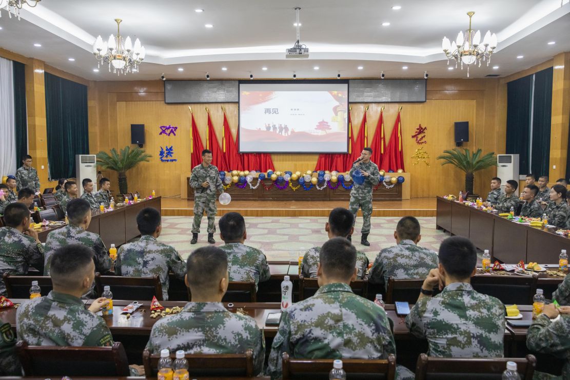 最是人生好光景一身战甲一袭衣