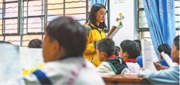 小学教师（资料图）。新华社发