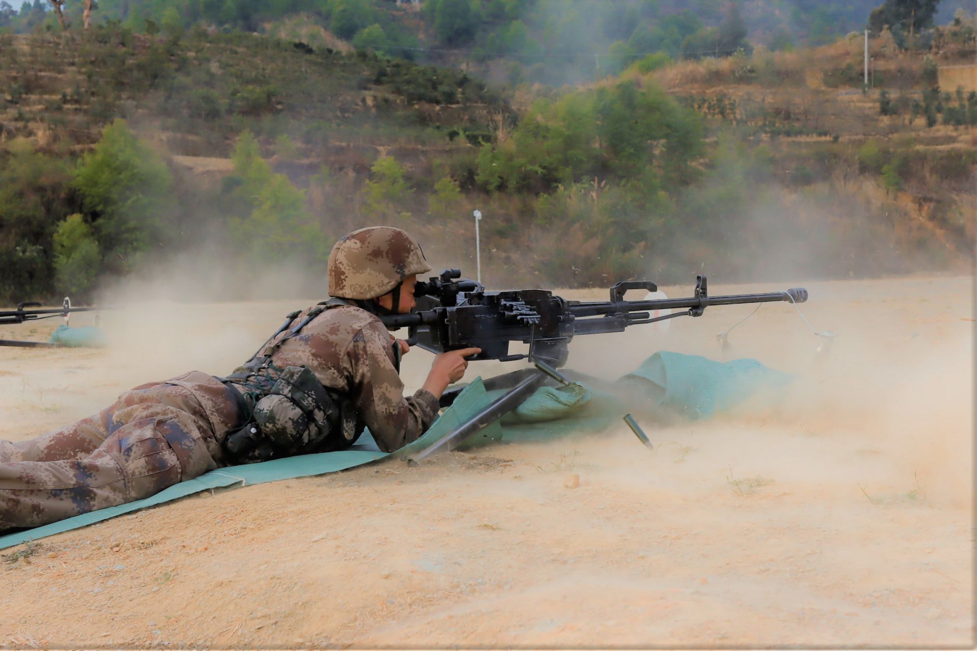 火力全开直击重机枪实弹射击现场