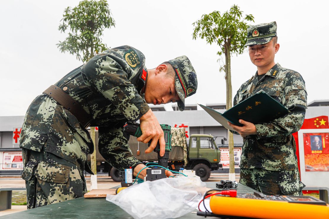 直击后勤考核 看保障尖兵如何"炫技"!_军事频道_央视网(cctv.com)