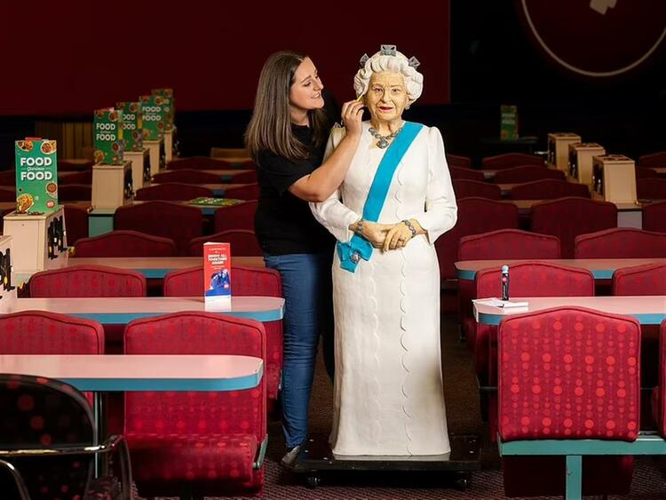 英女王登基70周年慶典倒計(jì)時(shí)，英國上下玩瘋了……