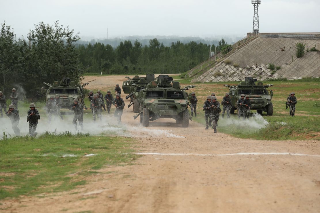 渗透侦察爆破夺占盛夏时节合成营协同作战演练