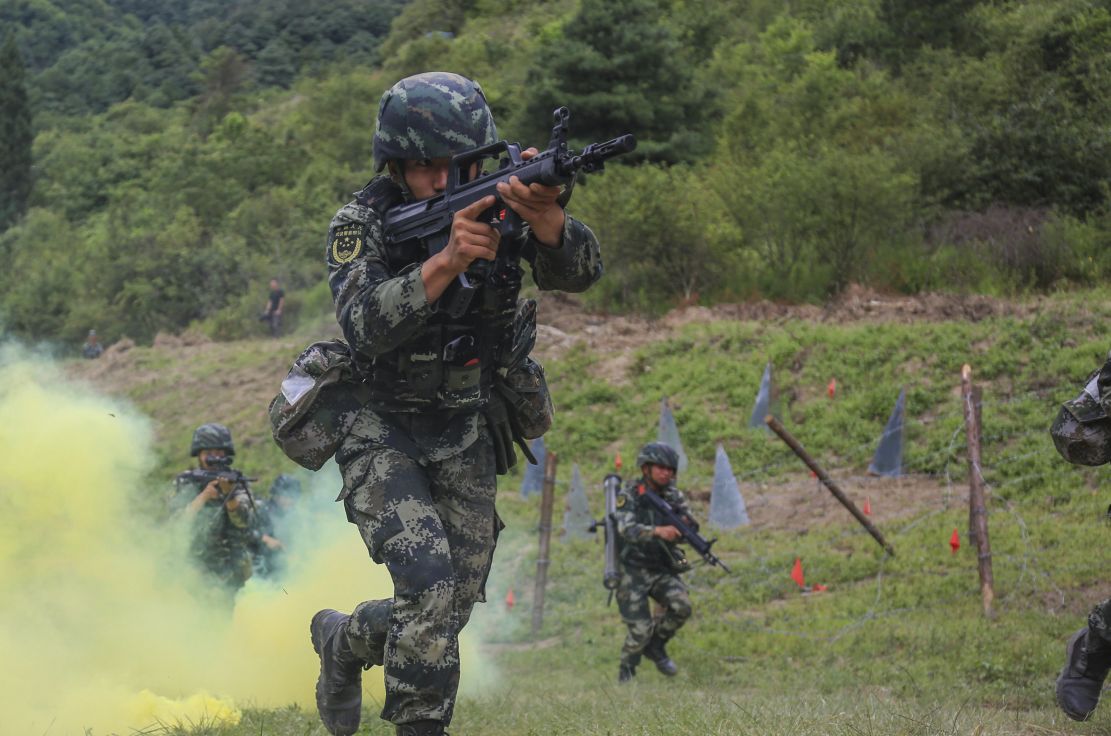 武警云南总队医院野外组织实战化卫勤救护演练