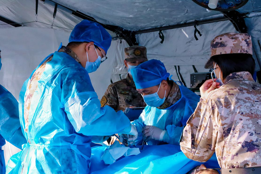 图为重症手术组治疗腹部爆震伤