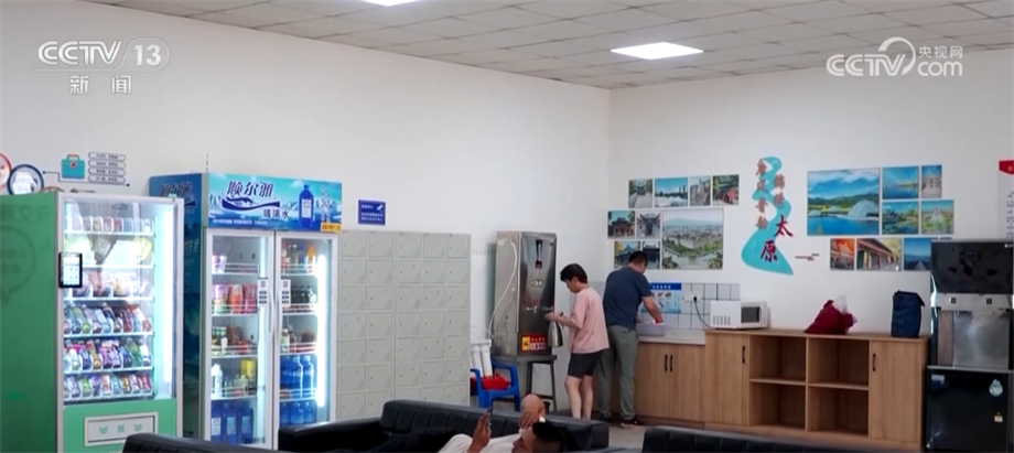 多地建立爱心驿站 供坚守岗位的户外工作者纳凉休息_新闻频道_央视网(cctv.com)