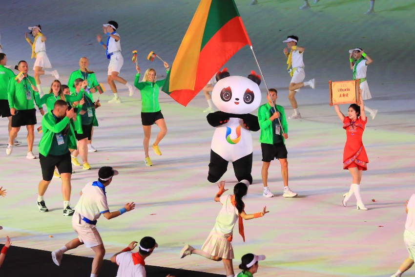 Rong Bao at the opening ceremony of the Universiade. People's Daily reporter Zhu Hong photo