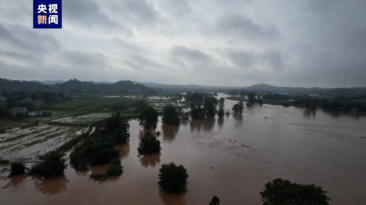 重庆潼南启动防汛二级应急响应 紧急转移沿江群众上万人