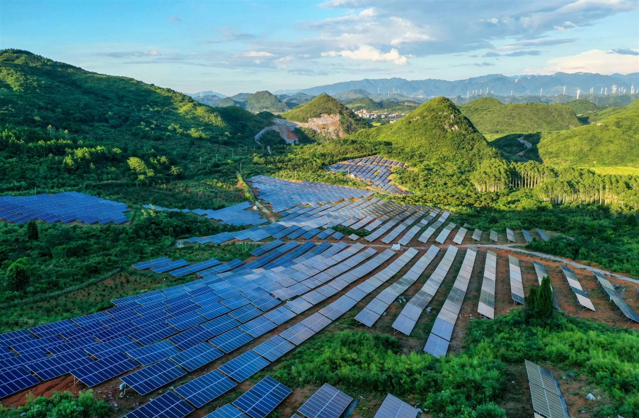 沱江镇阳华田村光伏发电场（蒋克青 杨丁香/摄）
