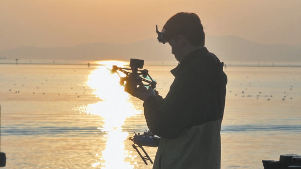 人才缺口高达百万 如何成为一名合格的无人机“飞手”_新闻频道_央视网(cctv.com)