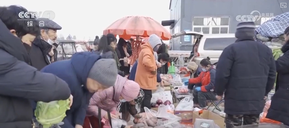 节日市场红红火火，文化味、年味儿……好一幅人间烟火气的“年俗画”