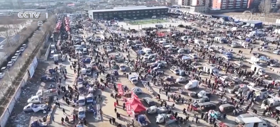 节日市场红红火火，文化味、年味儿……好一幅人间烟火气的“年俗画”