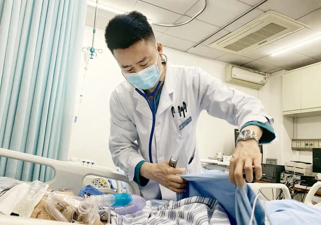 急诊医生15年春节值守 要让患者随时找得到人_民声频道_央视网(cctv.com)
