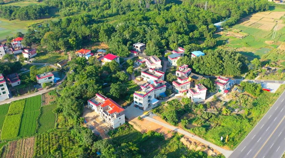 湖南省江华瑶族自治县沱江镇山寨村航拍（杨云芳/摄）