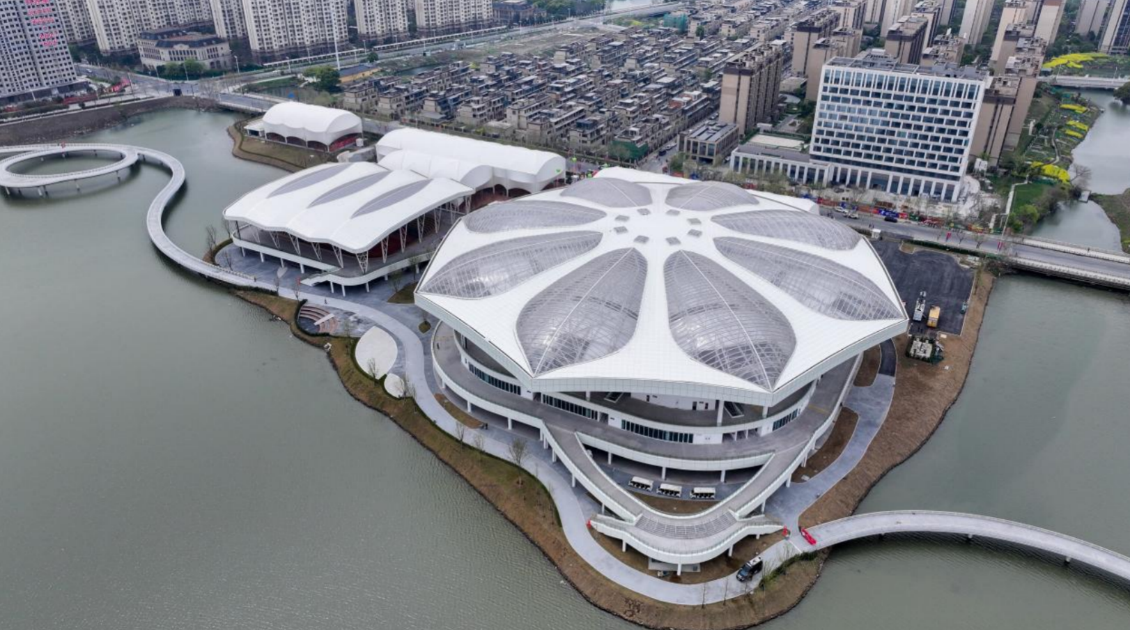 全国最大红土网球训练基地湖州国际红土网球中心正式落成启用_央视网报_央视网(cctv.com)