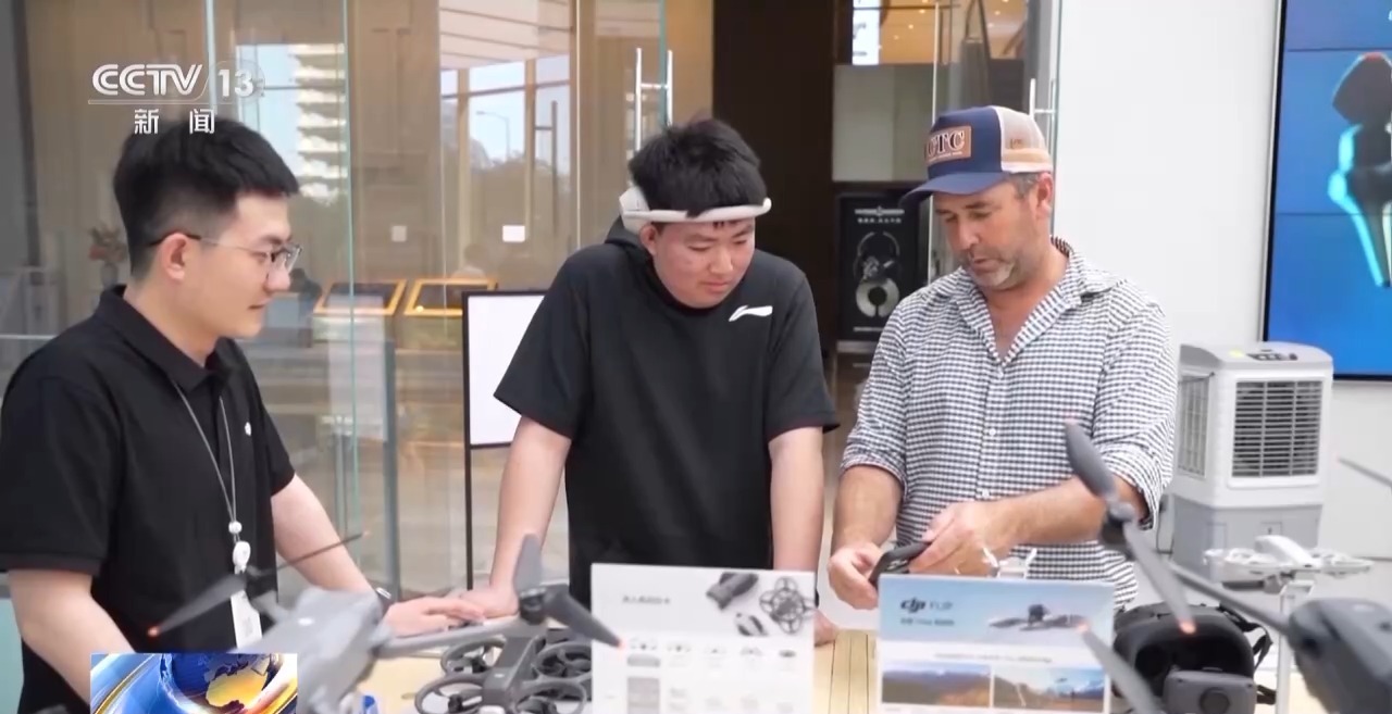 外国游客“买买买”!离境退税“即买即退”激活入境消费新活力