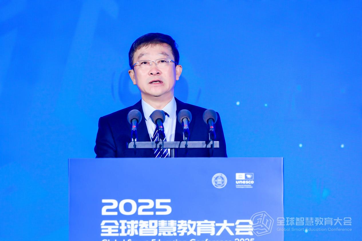 教育部职业教育与成人教育司副司长李智