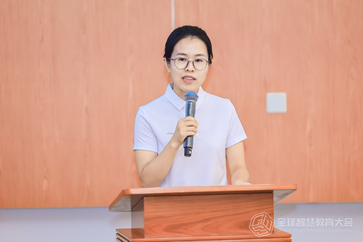 北京师范大学团委副书记安利利致辞