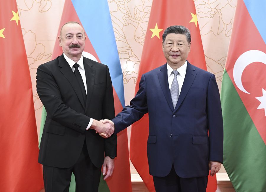 8月31日上午,国家主席习近平在天津迎宾馆会见来华出席2025年上海合作组织峰会和纪念中国人民抗日战争暨世界反法西斯战争胜利80周年活动的阿塞拜疆总统阿利耶夫。