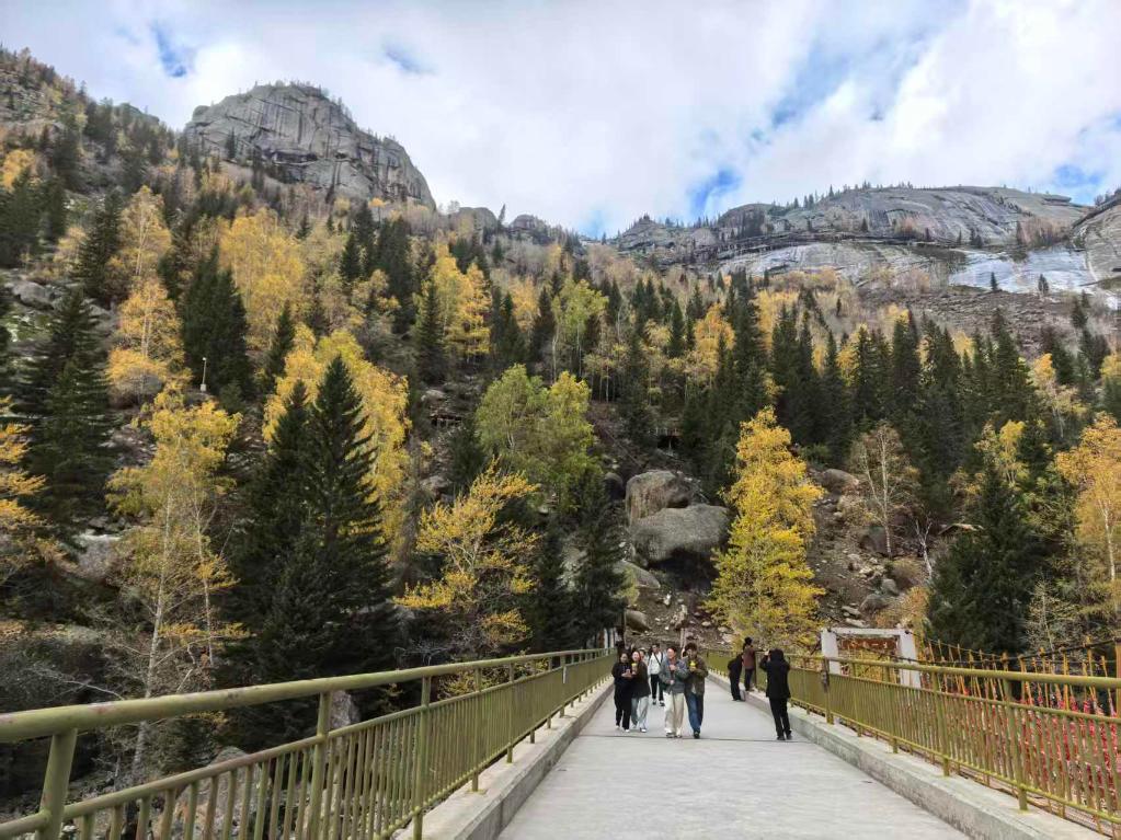 打破时空局限 新疆旅游“黄金季含金量”大增