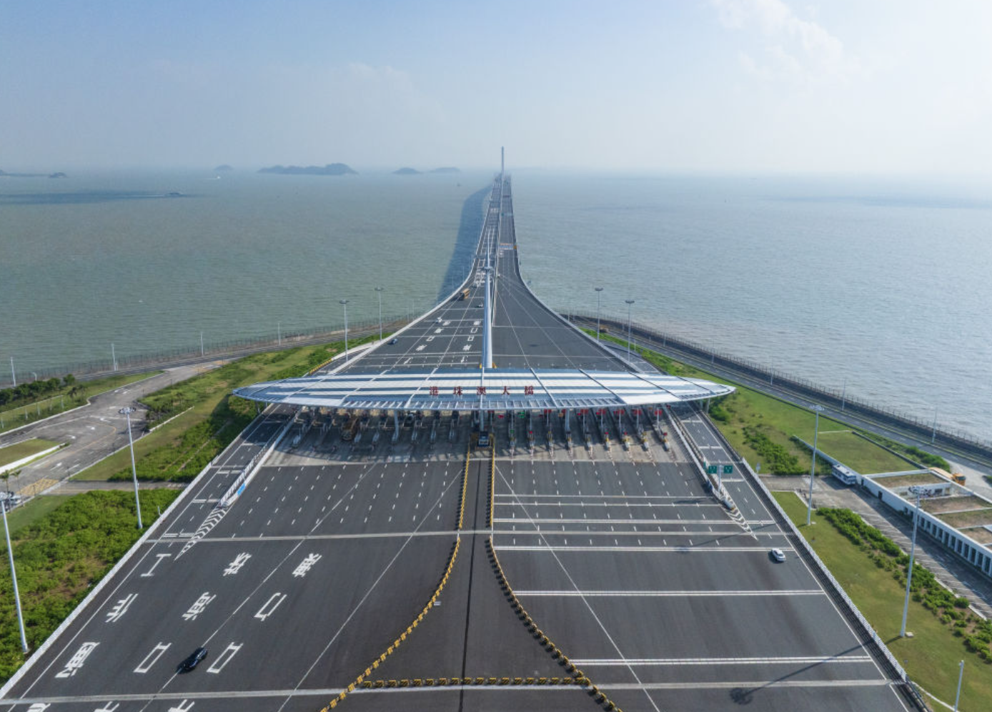  港珠澳大桥（10月19日摄，无人机照片）。新华社记者 毛思倩 摄