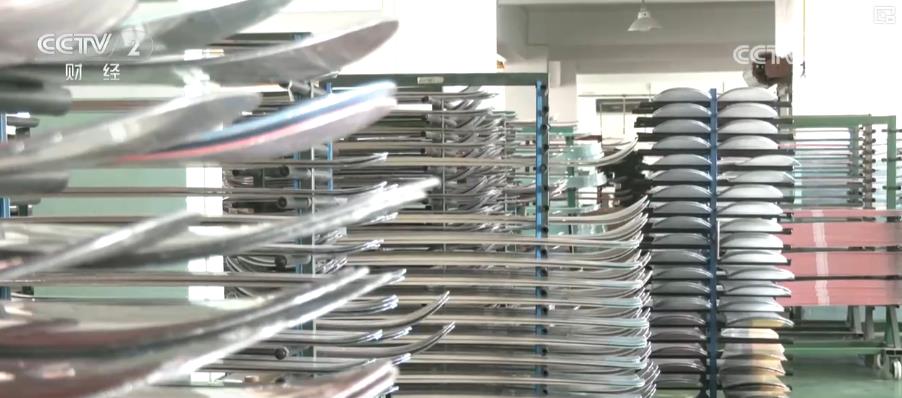 “冷装备”成“热销品” :国产雪具凭实力圈粉市场 热销国内 加速“出海”