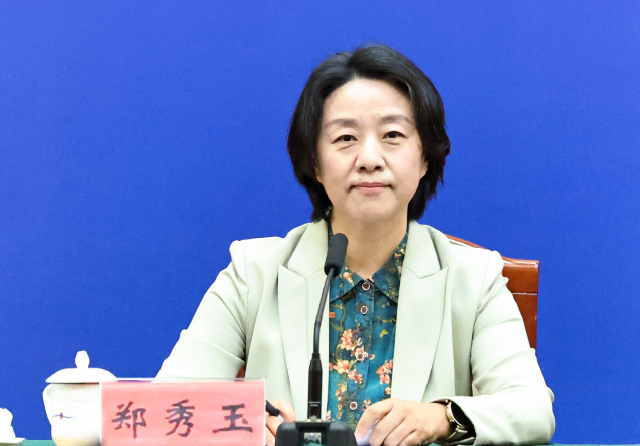 深圳市教育局局长郑秀玉。