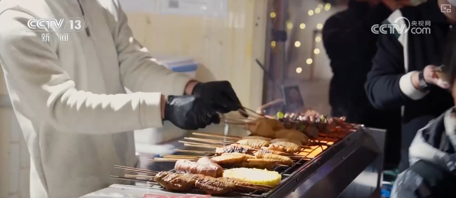 消费“升温”场景“上新” 各地节前市场热气升腾迎来“开门红”