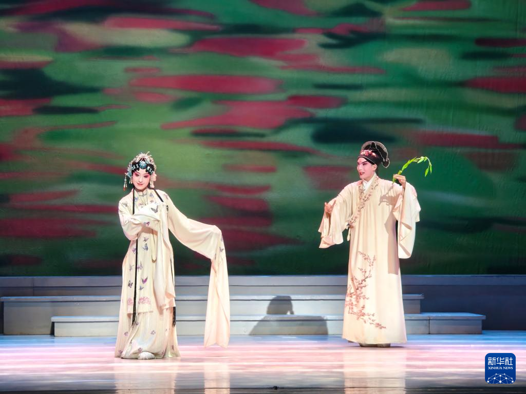 校园青春版《牡丹亭》在台首演 再掀昆曲热