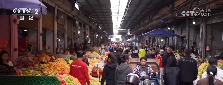 百年大集出圈圈粉海外游客 特色年货走俏“小而美”创新品类拓宽消费新场景