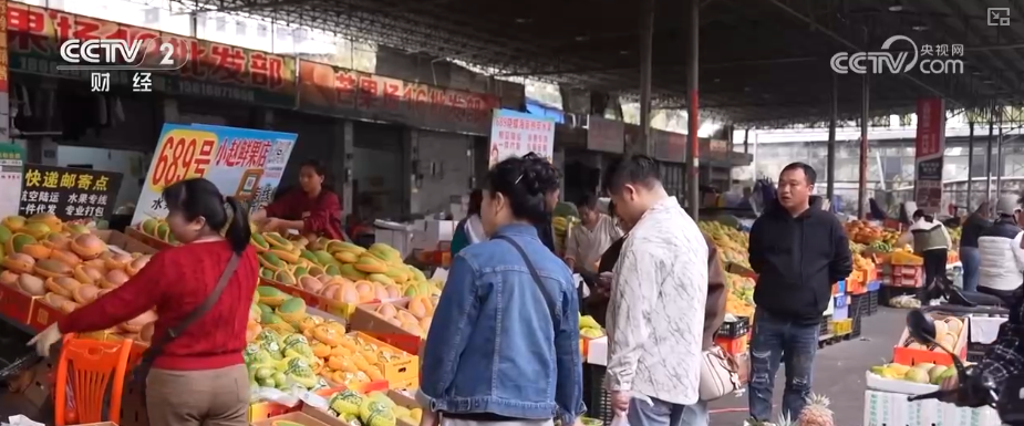 百年大集出圈圈粉海外游客 特色年货走俏“小而美”创新品类拓宽消费新场景