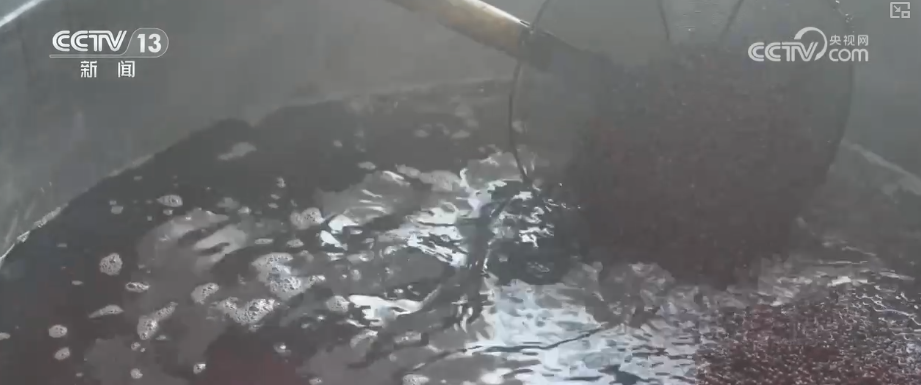 消费市场开启“年味模式” 传统美食改良焕新老味道开辟新商机