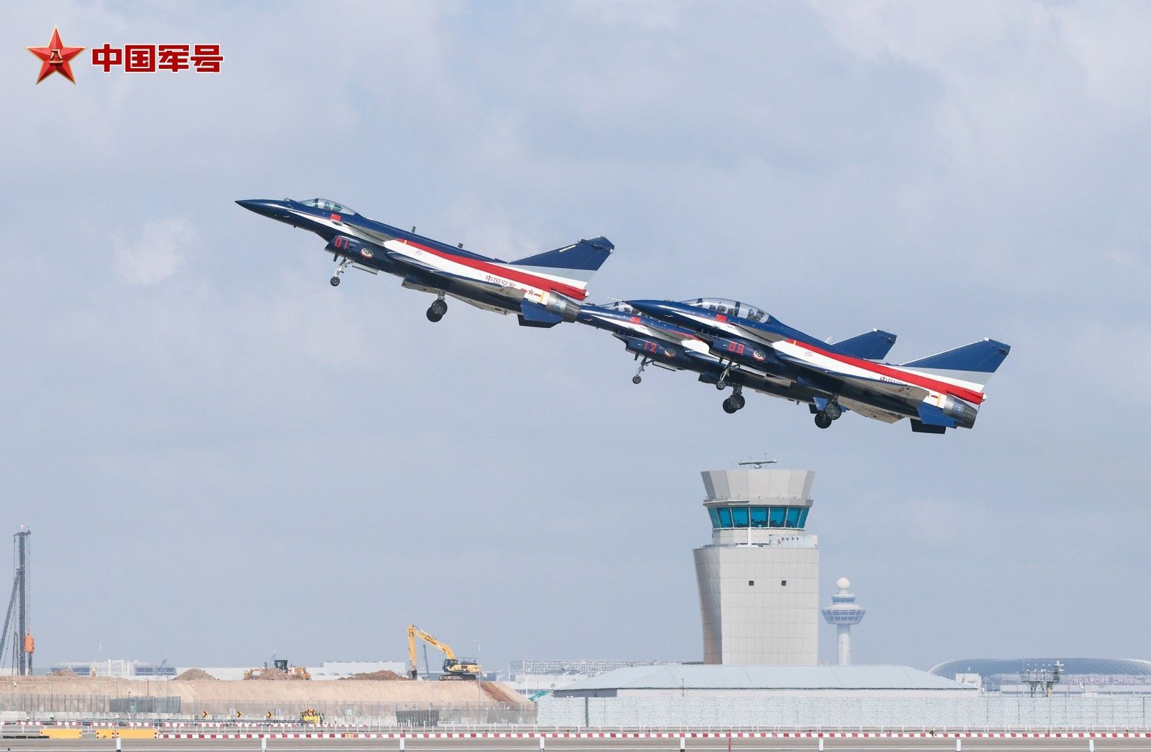 全新阵容！八一飞行表演队完成新加坡航展检