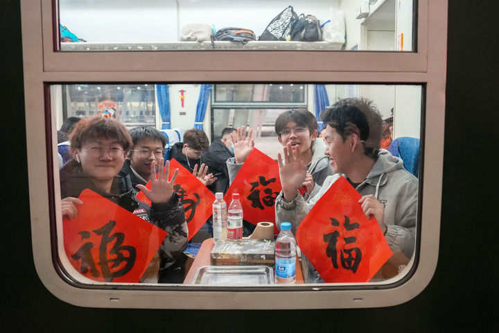 2026春运，山河行走间铺展团圆画卷