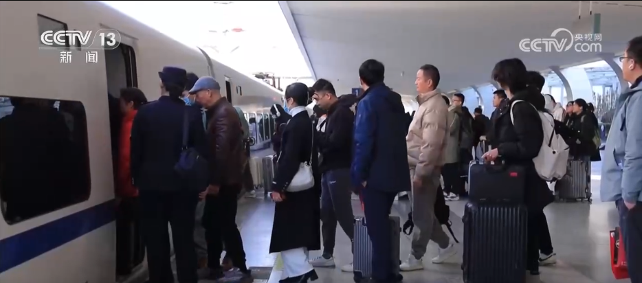 铁路“轻装行”服务扩容 解锁“空手春运”新体验