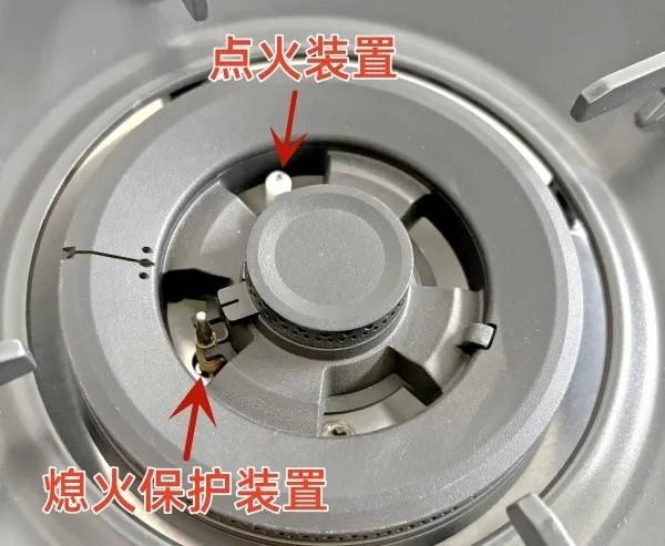 家里燃气火焰呈红黄色？致命风险速自查→