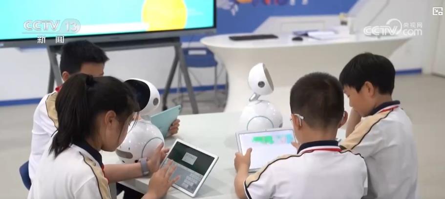 我国5G基站总数超500万 用户端数字化消费活力持续迸发