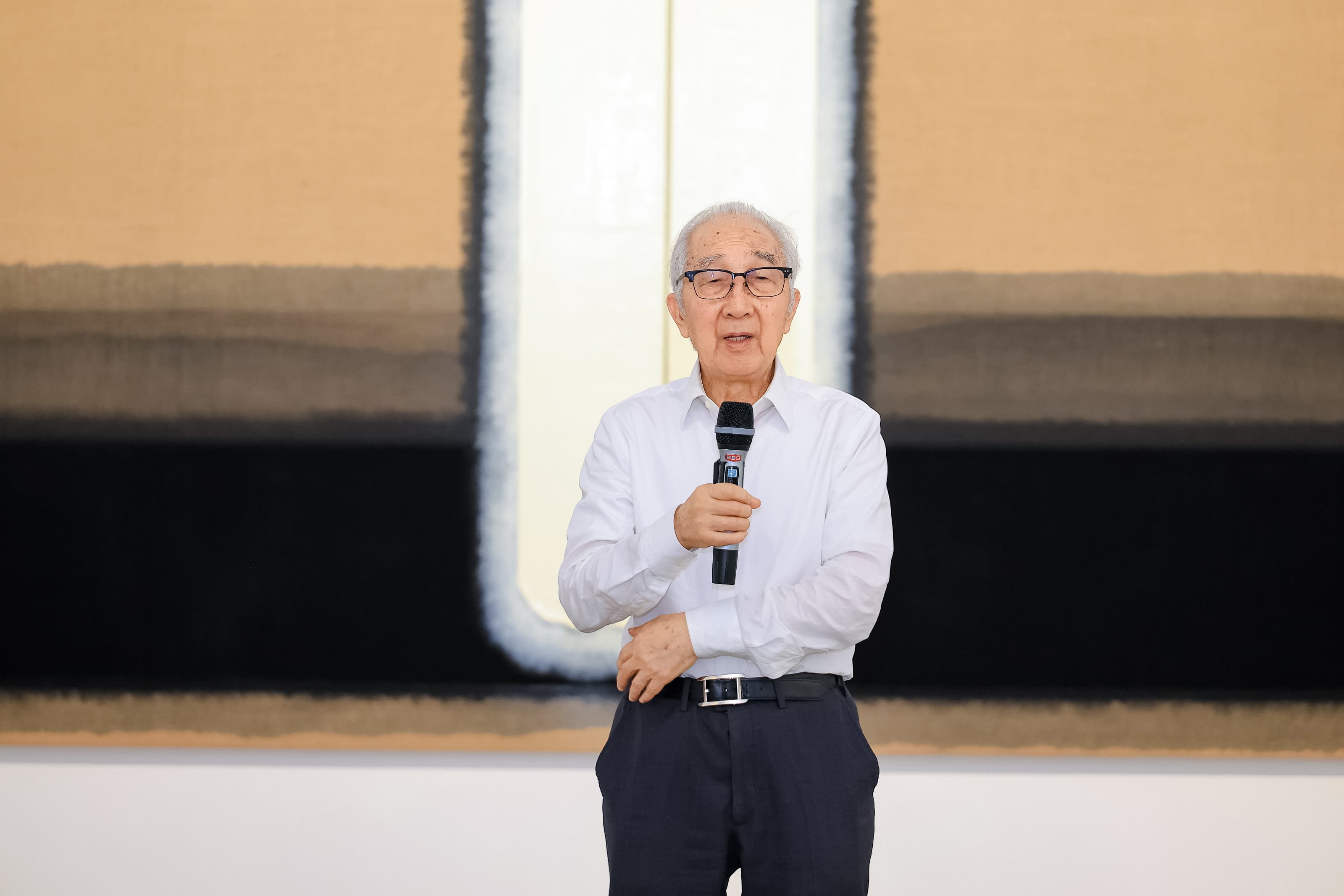 中国著名艺术家、教育家、原中央美术学院院长、中国美术家协会主席靳尚谊先生在开幕式上致辞