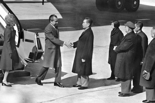 1972年2月21日，周恩来总理到机场迎接时任美国总统尼克松访华。（资料照片）