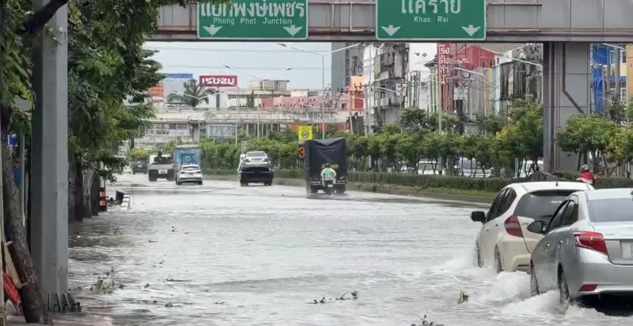 泰国多地洪灾已致至少23人死亡