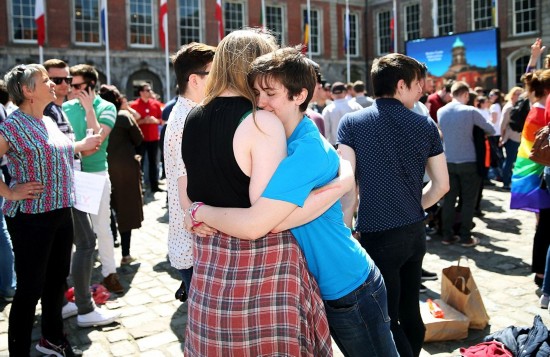 爱尔兰公投批准同性婚姻合法化 民众欢庆(组图)