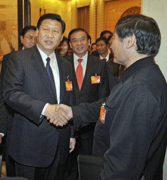 习近平副主席与宗总亲切握手交谈